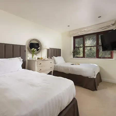 23, Hustyns, Nr Holiday home *