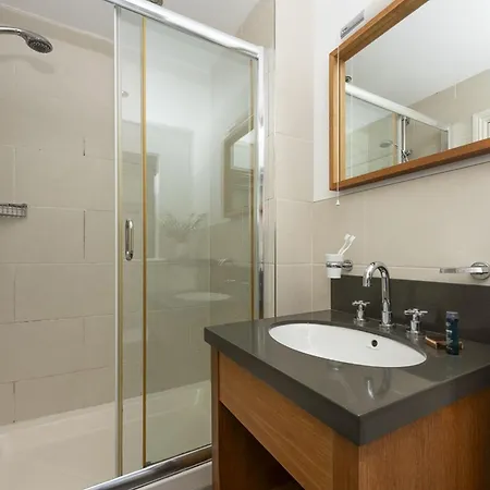 23, Hustyns, Nr Holiday home *